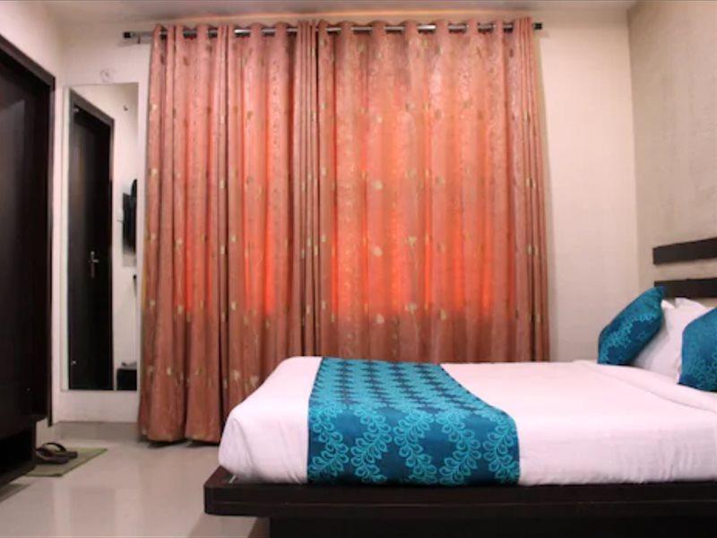 Hotel Aarya Inn Rāipur Esterno foto