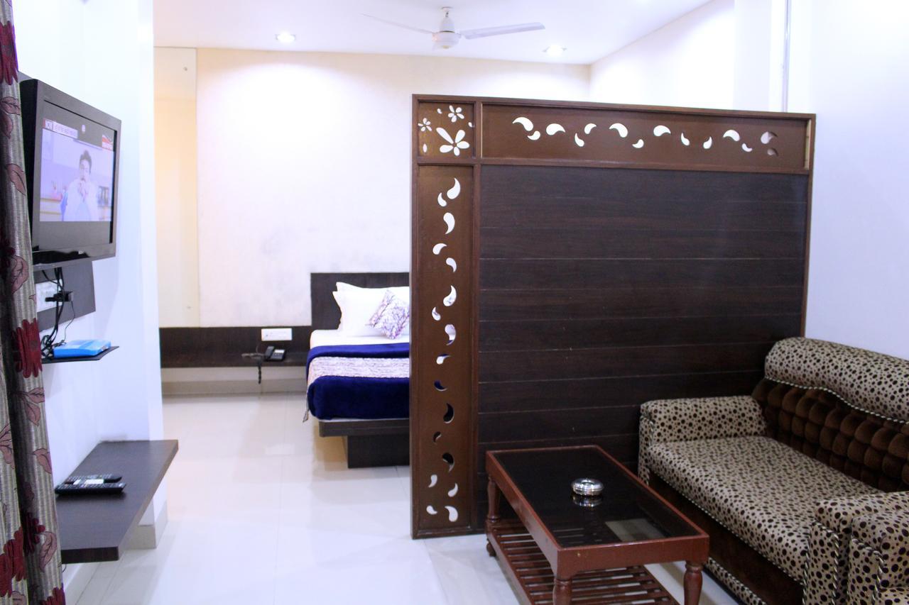 Hotel Aarya Inn Rāipur Esterno foto