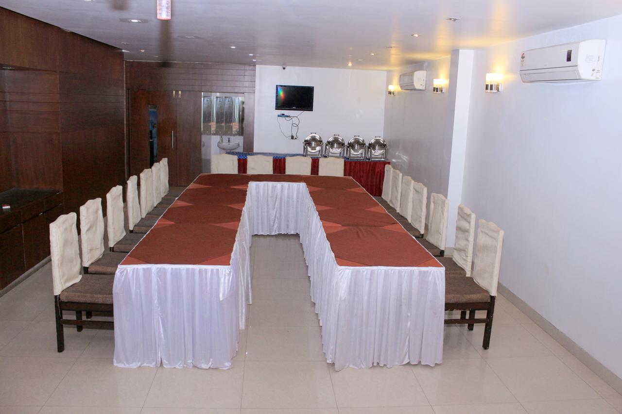 Hotel Aarya Inn Rāipur Esterno foto