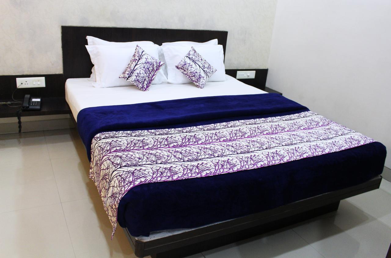 Hotel Aarya Inn Rāipur Esterno foto