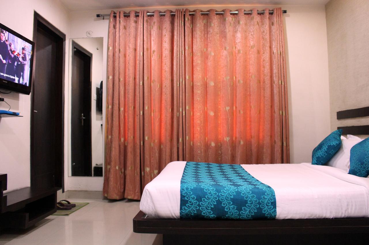 Hotel Aarya Inn Rāipur Esterno foto
