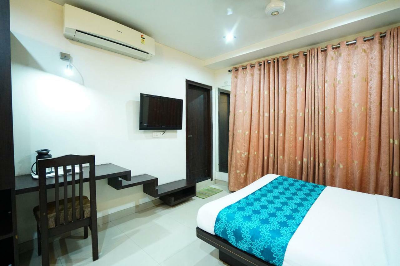 Hotel Aarya Inn Rāipur Esterno foto