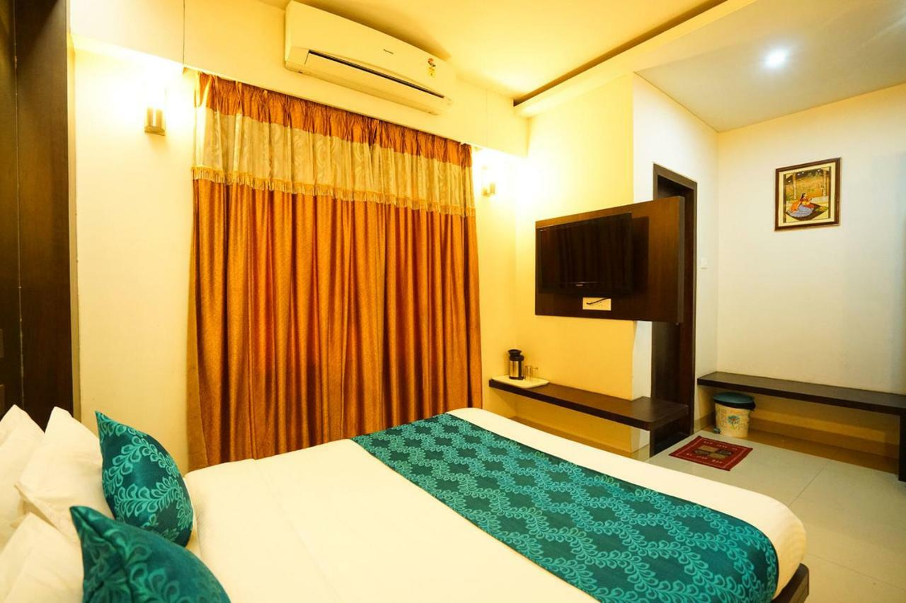 Hotel Aarya Inn Rāipur Esterno foto