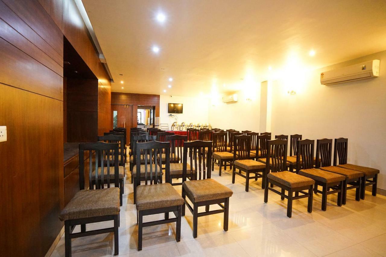 Hotel Aarya Inn Rāipur Esterno foto